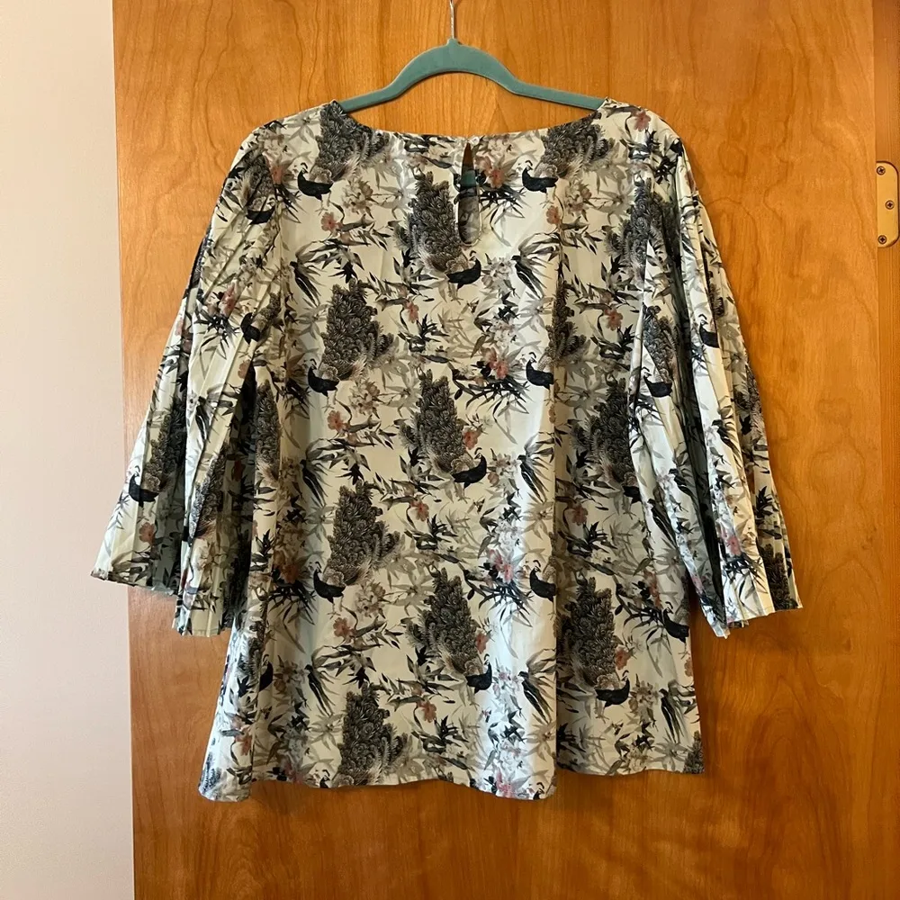 World Market Women's Peacock Floral Pleated Sleeve Top Blouse Size Large L/XL - Image 7