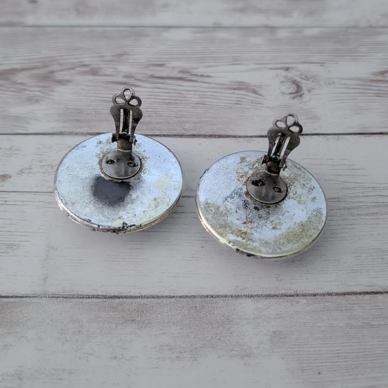 Vintage Clip On Earrings Speckled Midnight Tones with Gold Tone Halo - Image 5