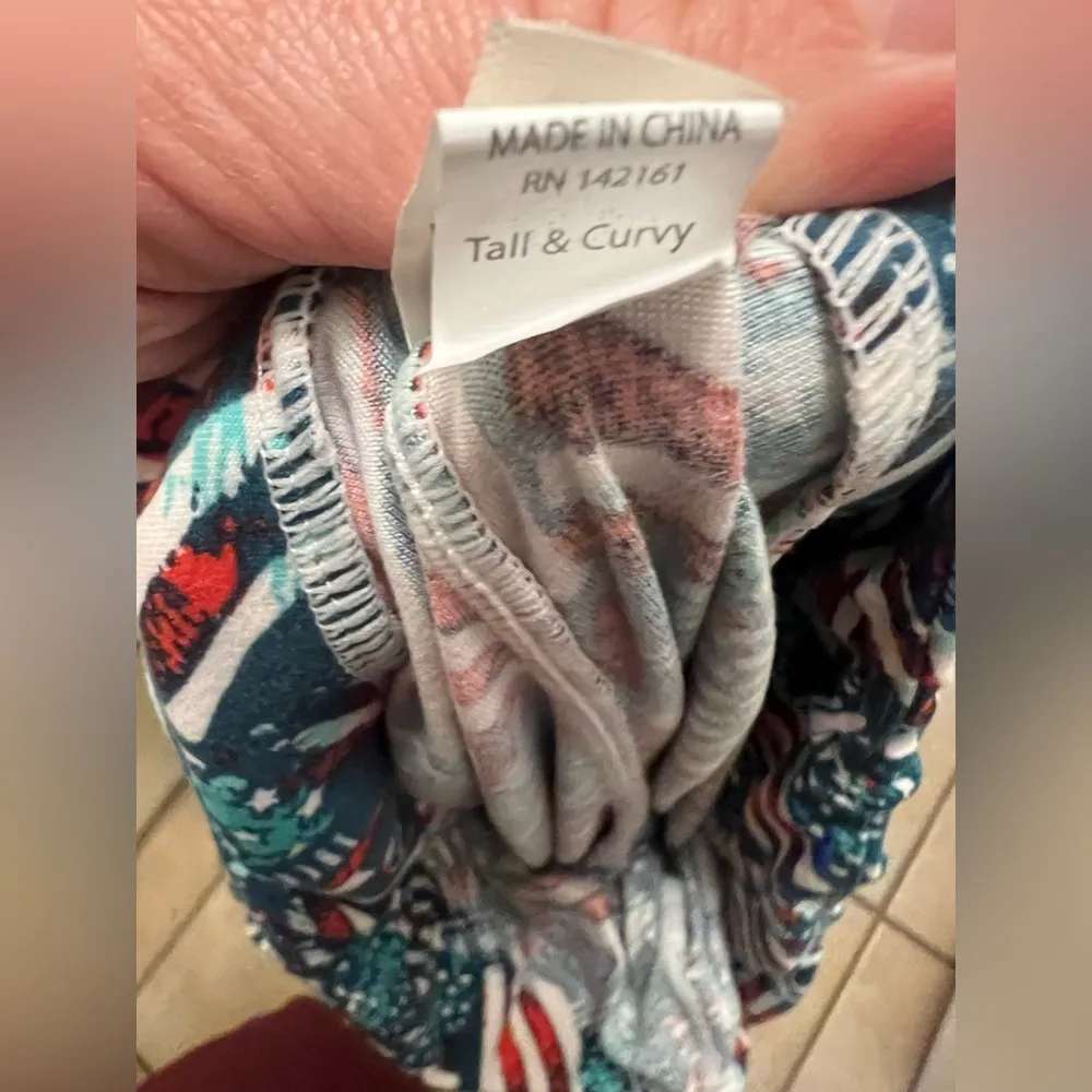 Womens Lularoe red green white tall and curvy leggings - Image 3