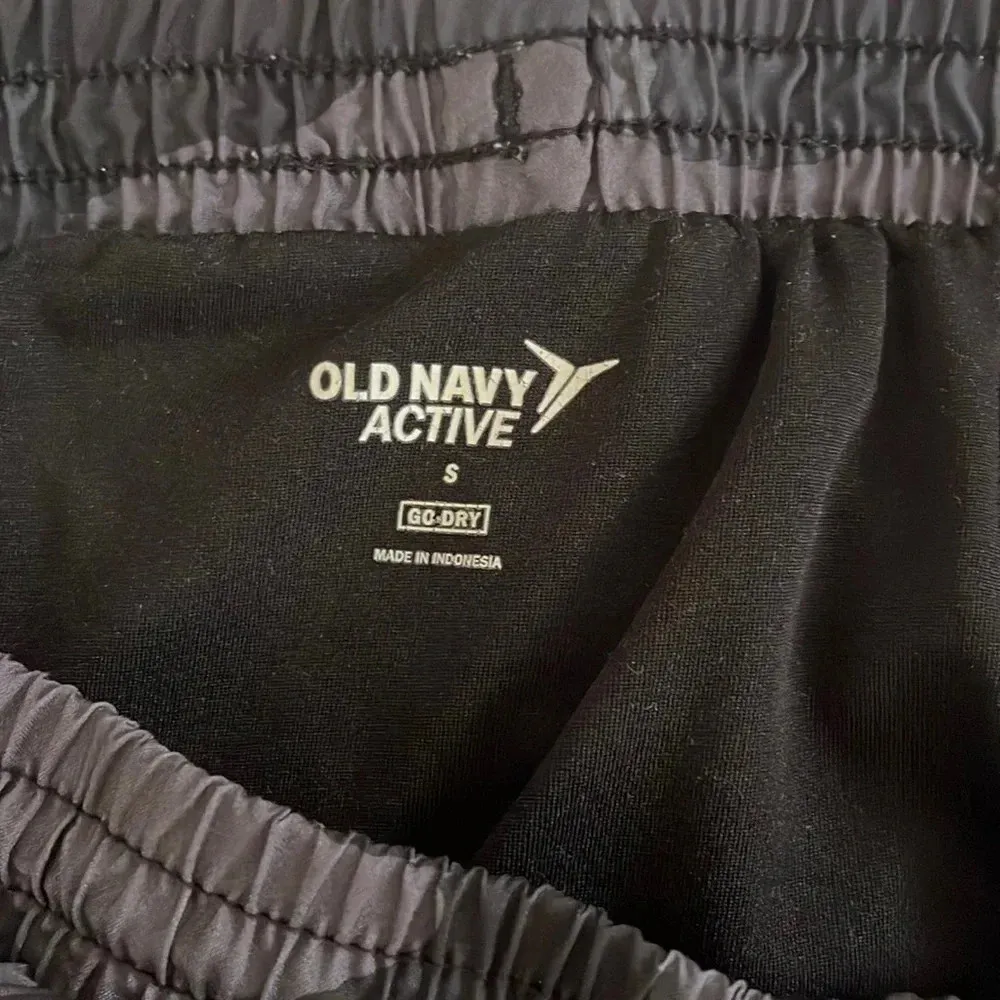 Women’s Old Navy camouflage lined shorts Small - Image 4