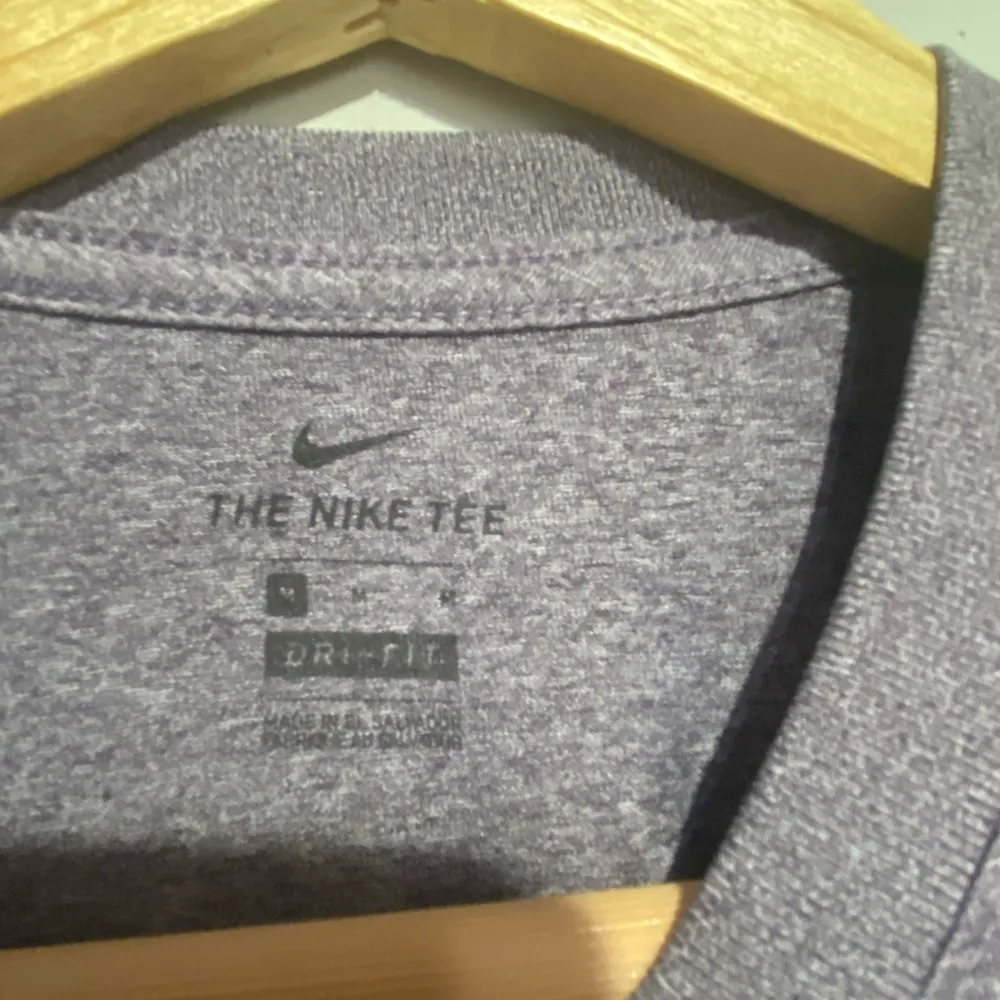 Heather Purple Nike Tshirt Size Medium - Image 3
