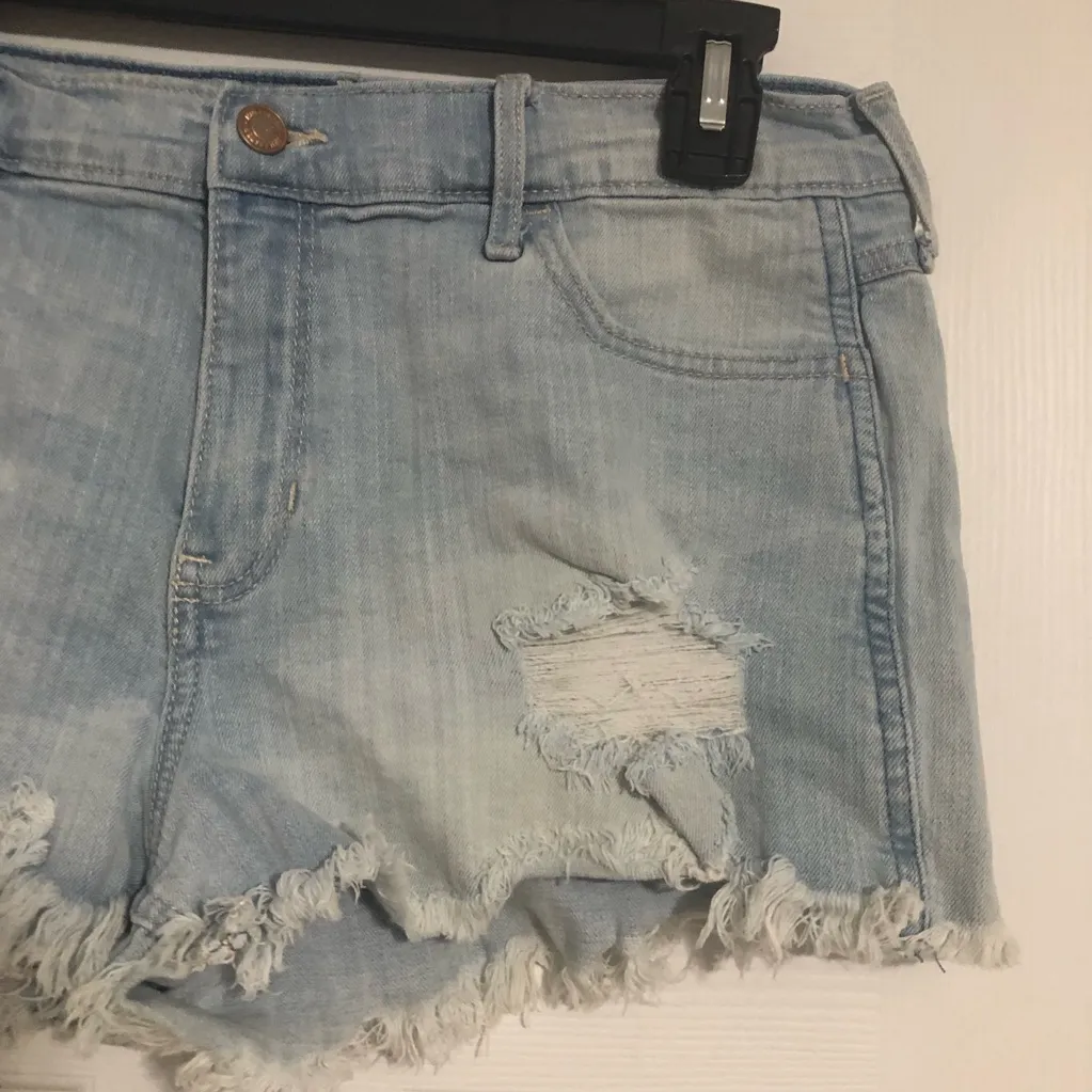 Hollister cut off frayed jean shorts palm tree pineapple embroidered size 11 30” - Image 3