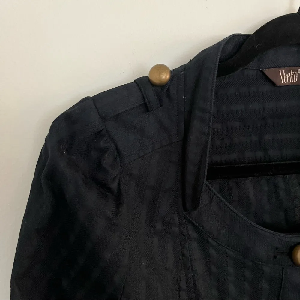 Veeko Crop Jacket with bold buttons and cute lace trim pockets. EUR Size 38 - Image 6