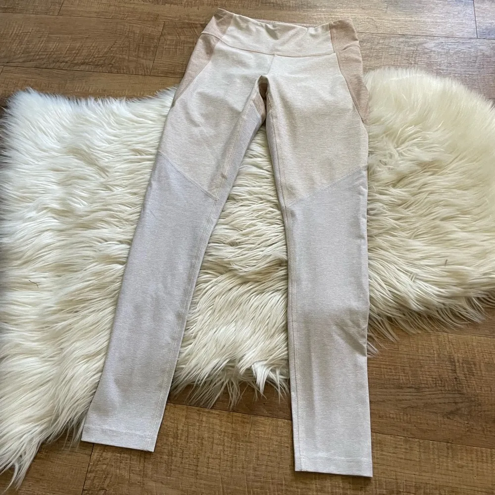 OUTDOOR VOICES 7/8 Leggings in Oatmeal Desert & Cloud Tritone - Image 5