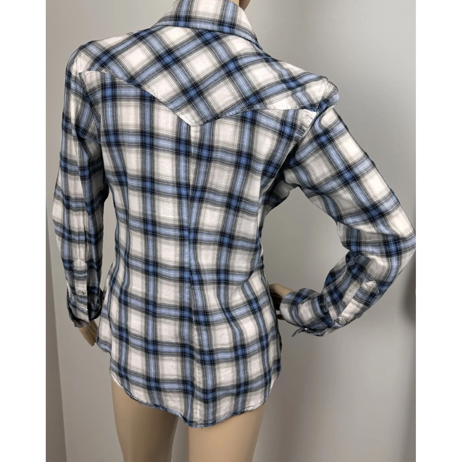 Seven7  Pleated Ruffle Blue Plaid Pearl Snap Button‎ Front Long Sleeve Top Medium - Image 4