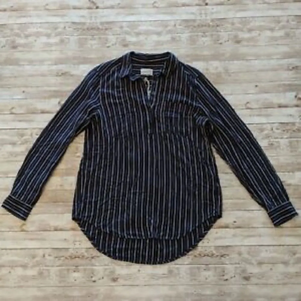 Universal Threads ✨ Universal Thread Navy Grey Striped Popover Top ✨ - Image 3