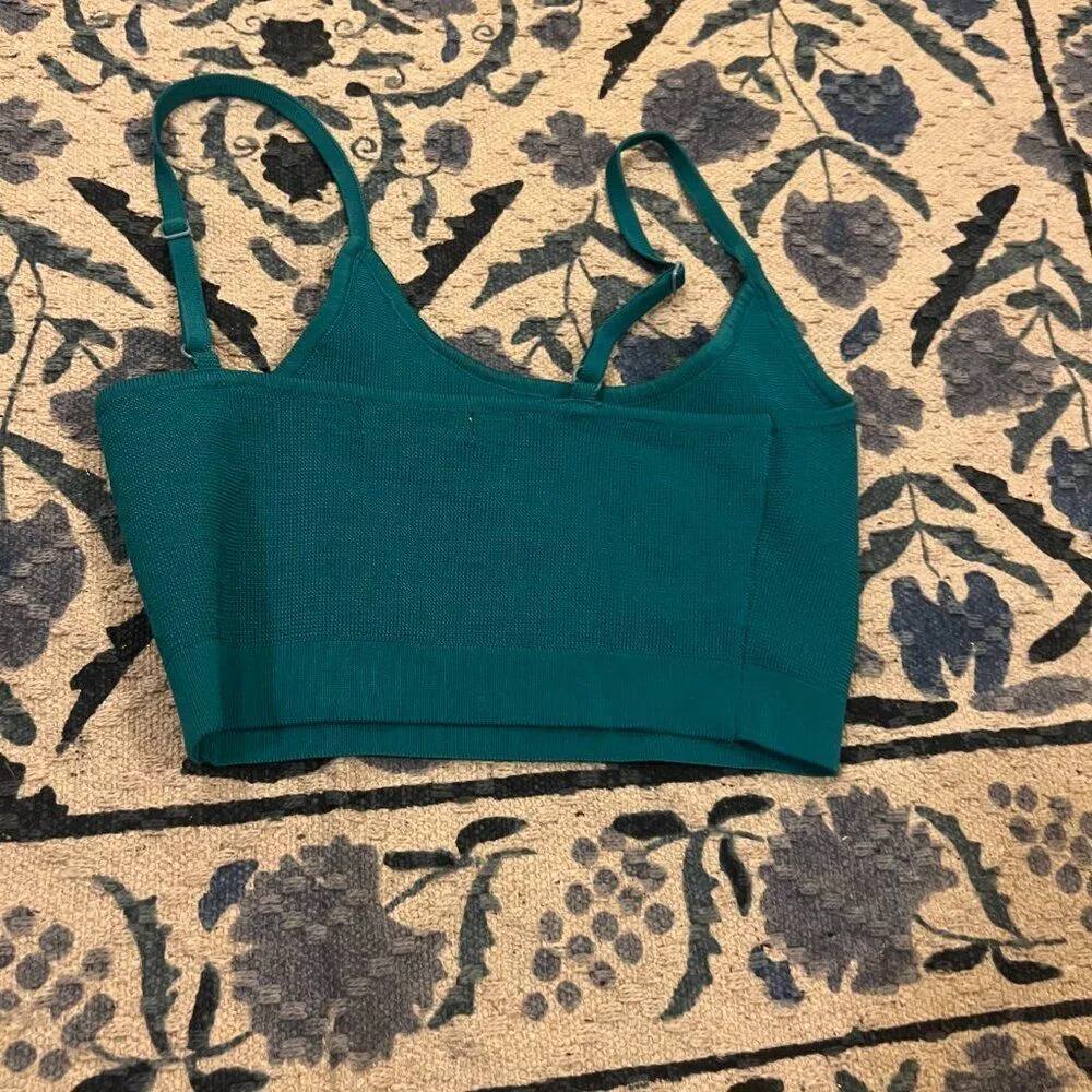 Urban Revivo small crop top Blue - Image 4