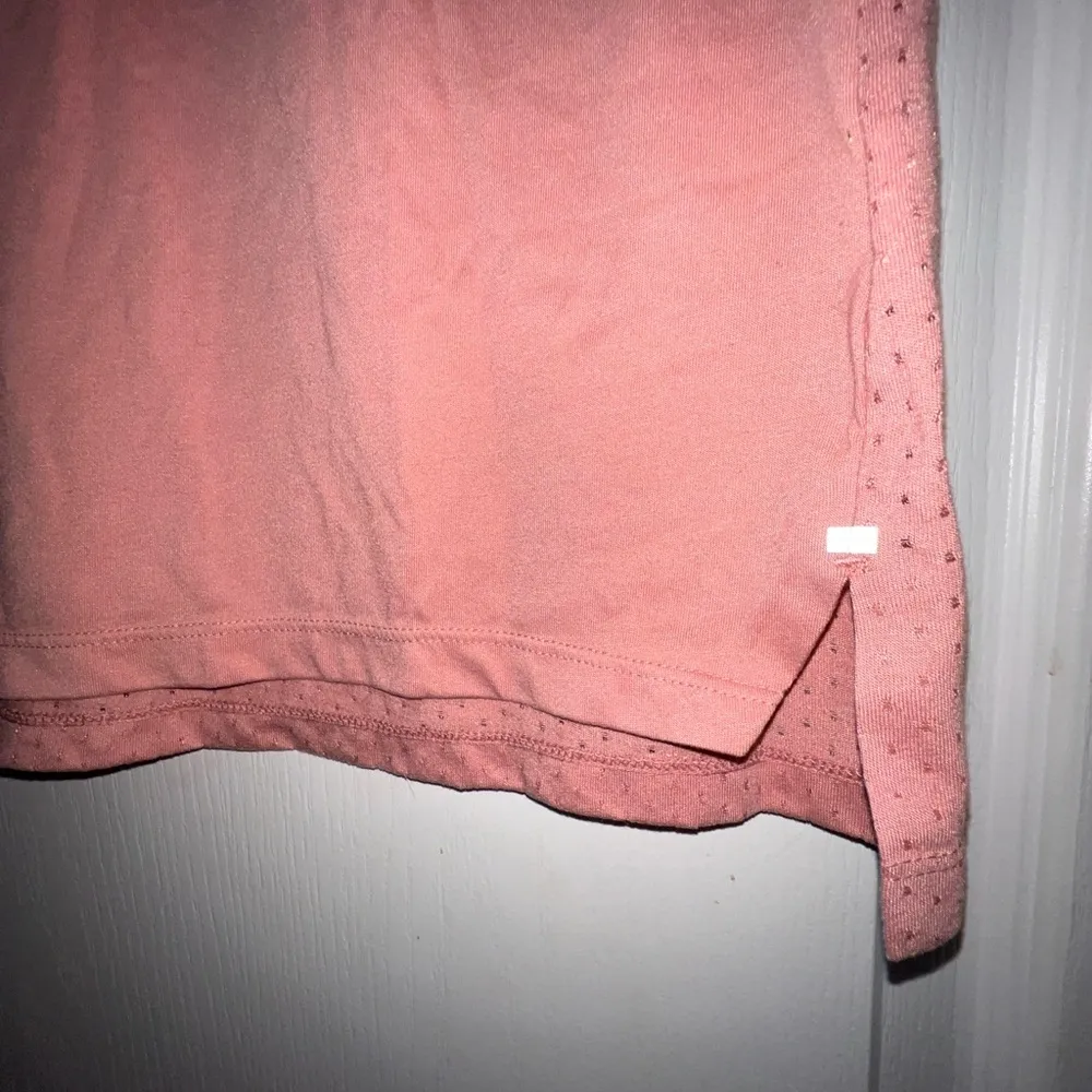 Experience Comfort and Performance with Womens Medium Nike DriFit - Image 3