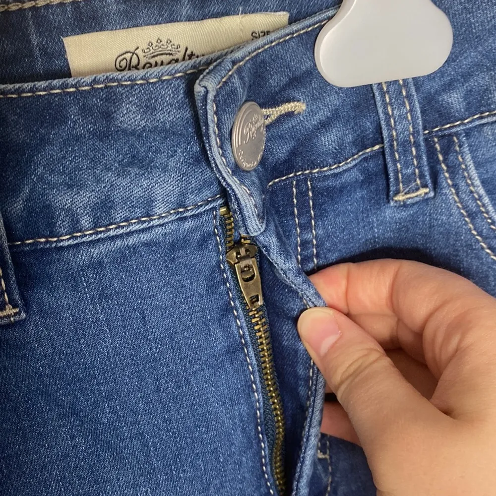 Royalty for Me Jeans raw hem side slit cropped wide leg jeans size 8 - Image 96