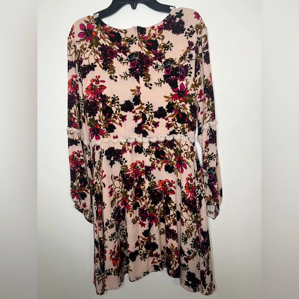 Sage Dress with Floral Lace Accents size medium 
With wide sleeves - Image 7