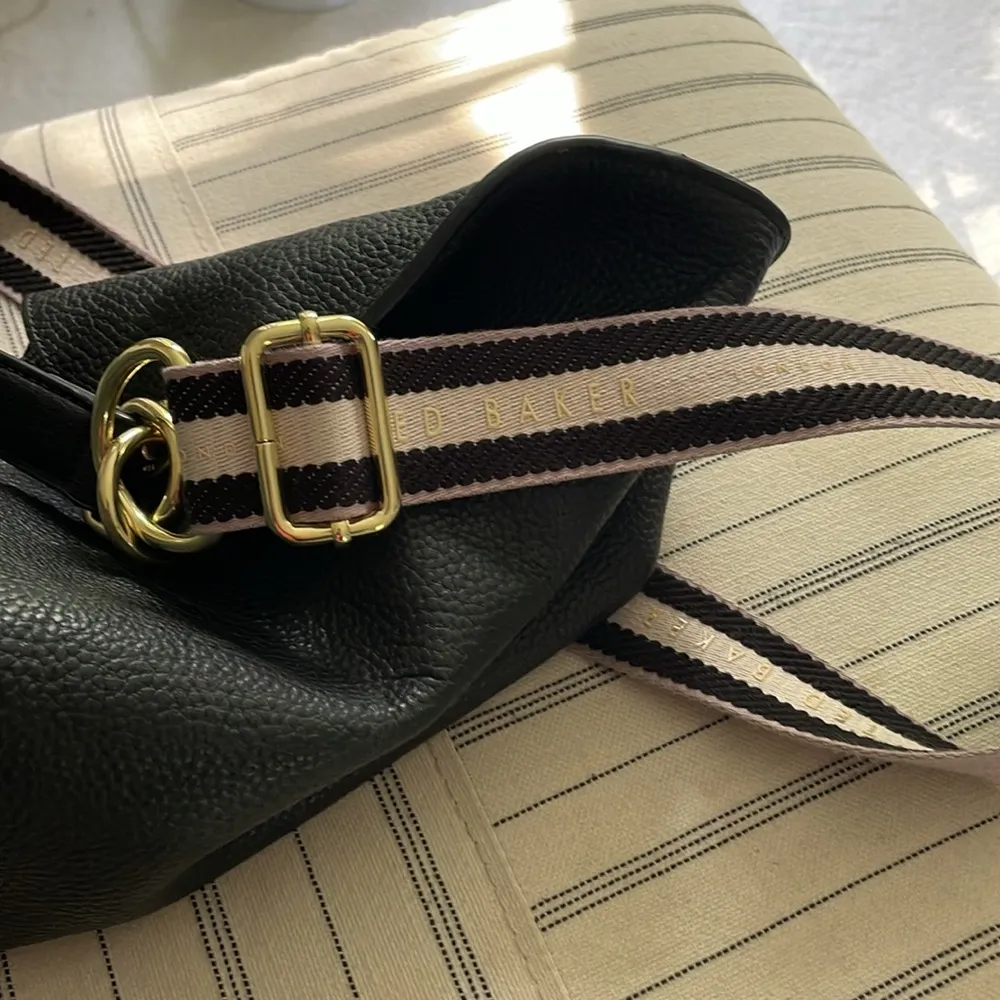 Stunning Black Ted Baker London Tote Bag with Adjustable Straps - Image 6