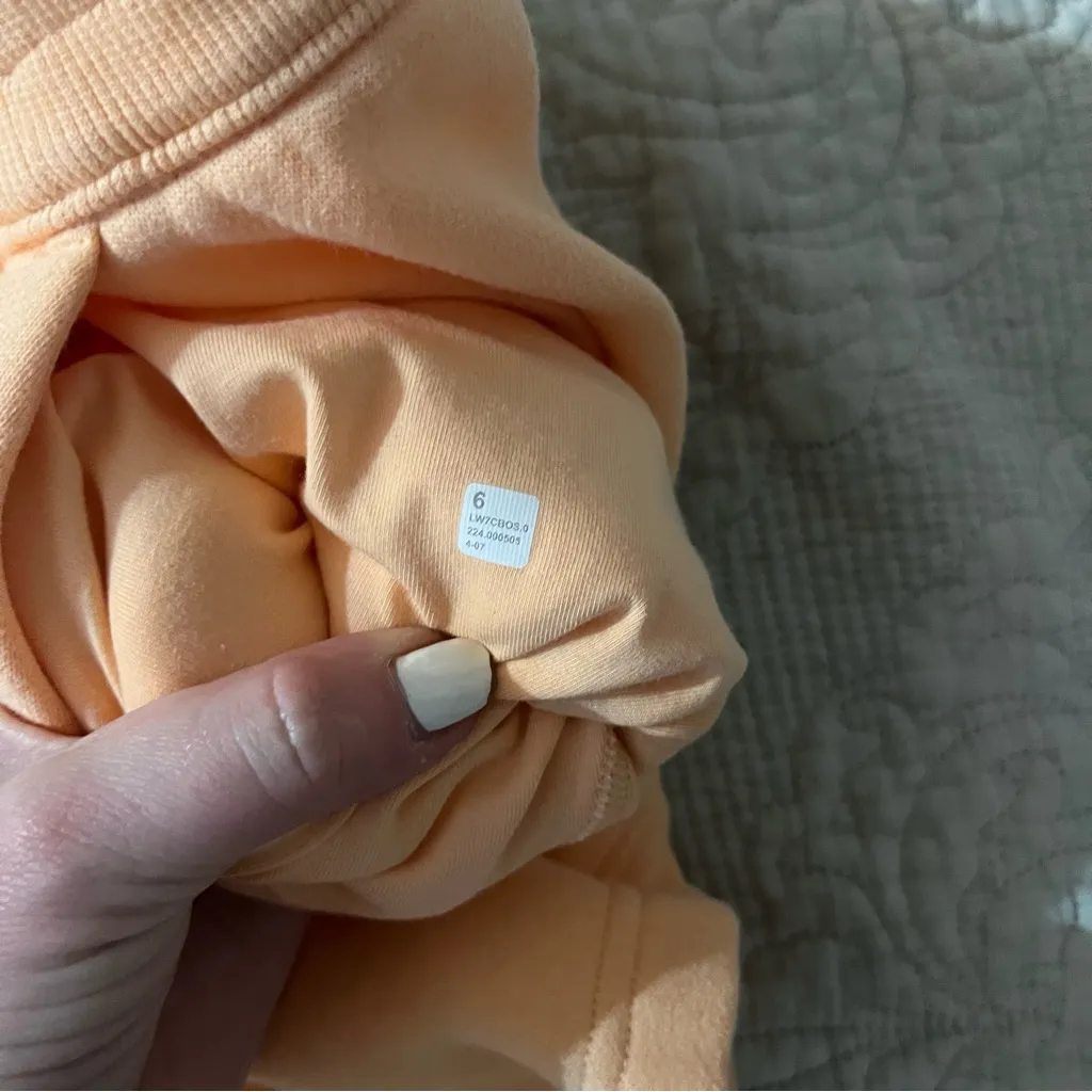 Lululemon scuba shorts peach Bellini size 6 - Image 3