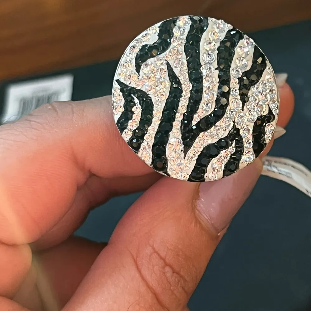 Swarov crystal black/white zebra ring - Image 13