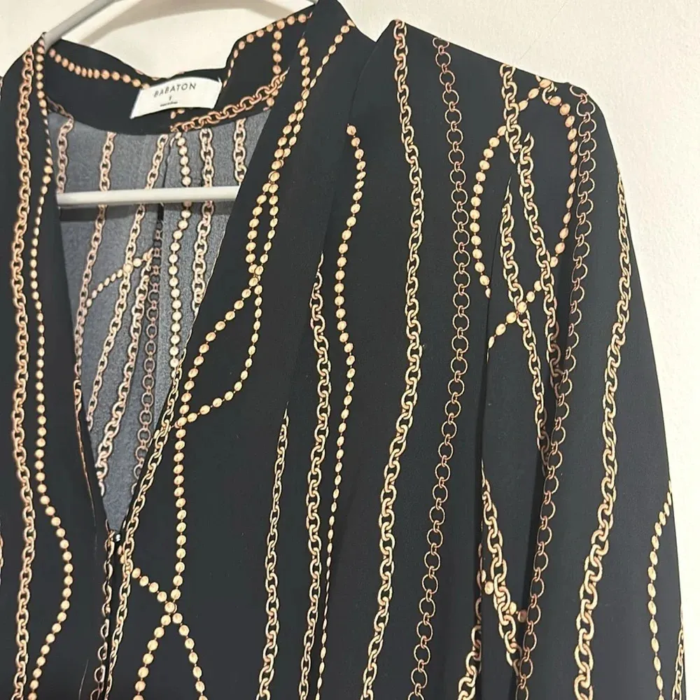 Aritzia BABATON power blouse in chain link rope print spring black gold neutral - Image 2