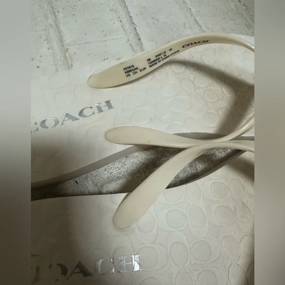 Abbigail Flip Flops Turnlock Logo White Thong Sandals Size 7/8 - Image 2