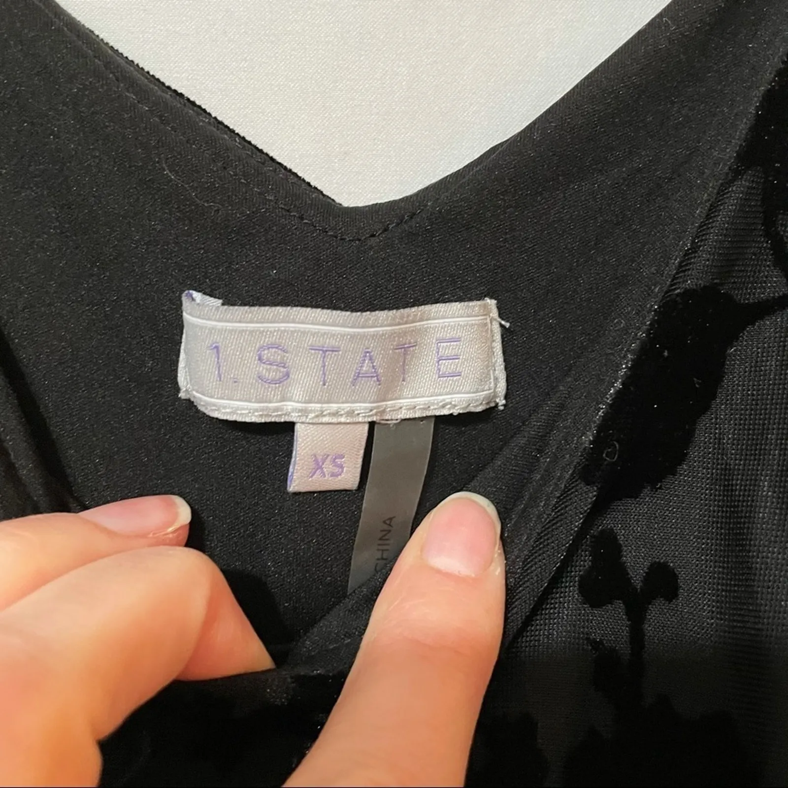 1 State Black Floral Ruffled Neckline Velvet Top Womens XS Romantic Blouse - Image 3