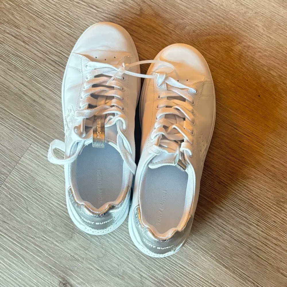 Tory Burch Double T Howell Court Sneaker - Image 7