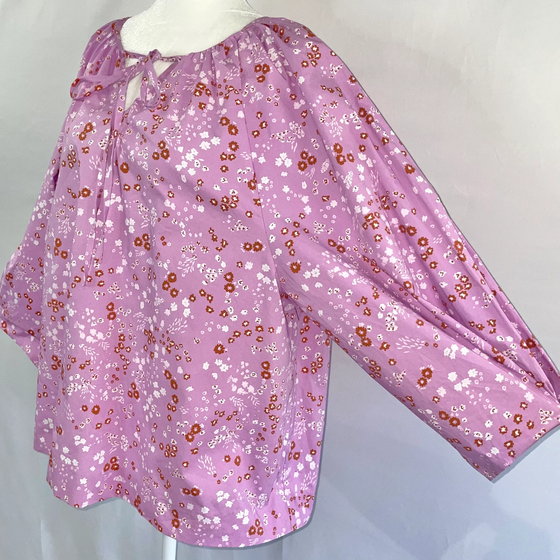 New  Ditsy Floral Cotton Balloon Sleeve Split Tie Neck Top Purple - Image 7