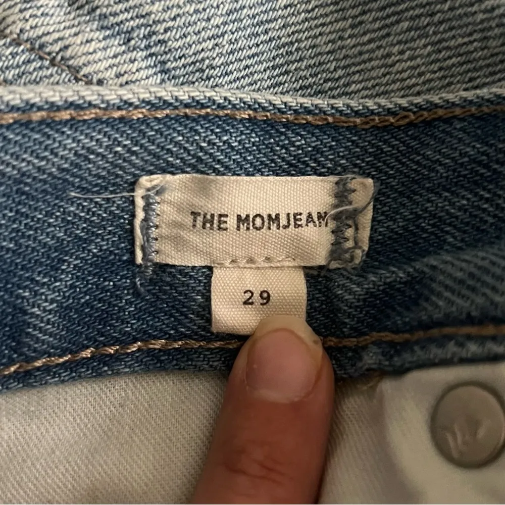 Madewell The Mom Jean Distressed Details - Gilford Light Blue Wash - Size 29 - Image 13