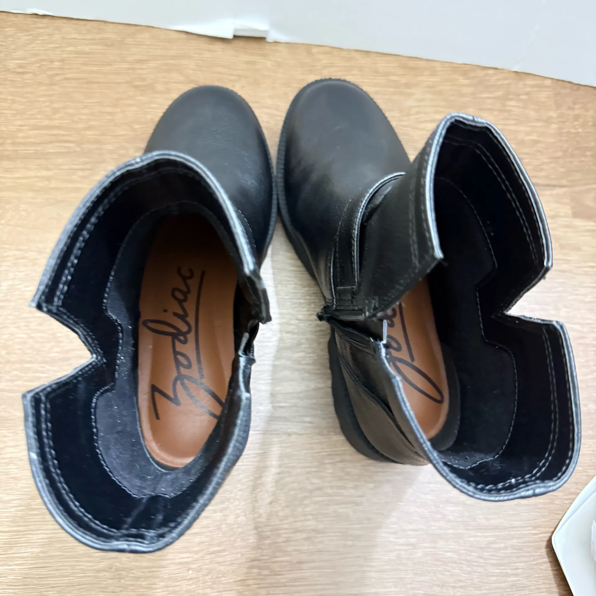 New ZODIAC Women's Miller-2 Fashion Buckle Ankle Bootie Black size 6 - Image 5