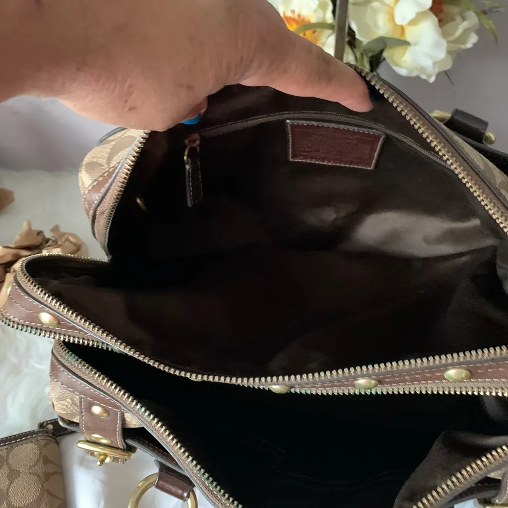 Coach Vtg Signature Horse and Carriage Print Brown and tan Bag and Wallet Set - Image 8