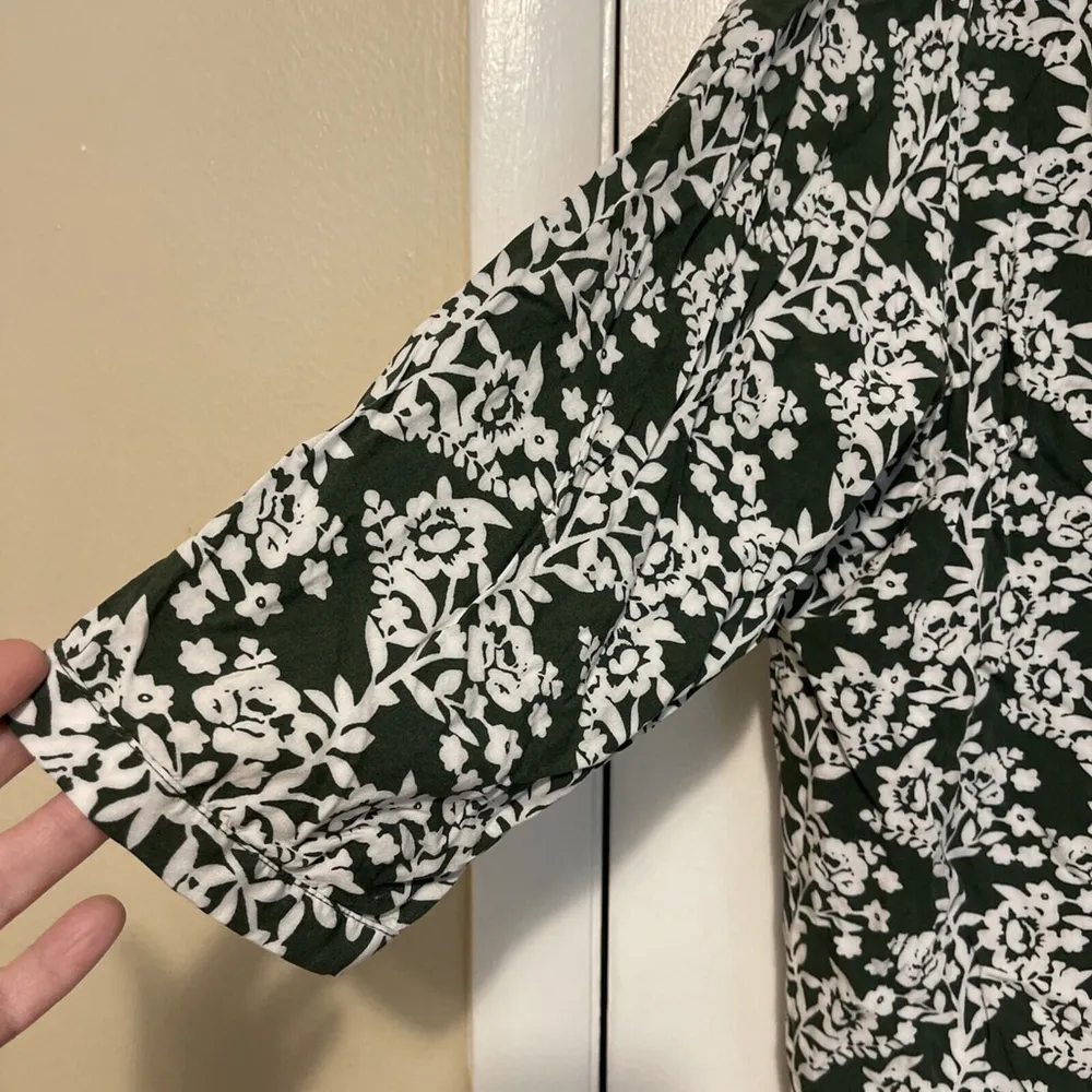 EUC Fun 2 Fun 3/4 Sleeve Button Closure Pleated Front Blouse Size 2X - Image 2