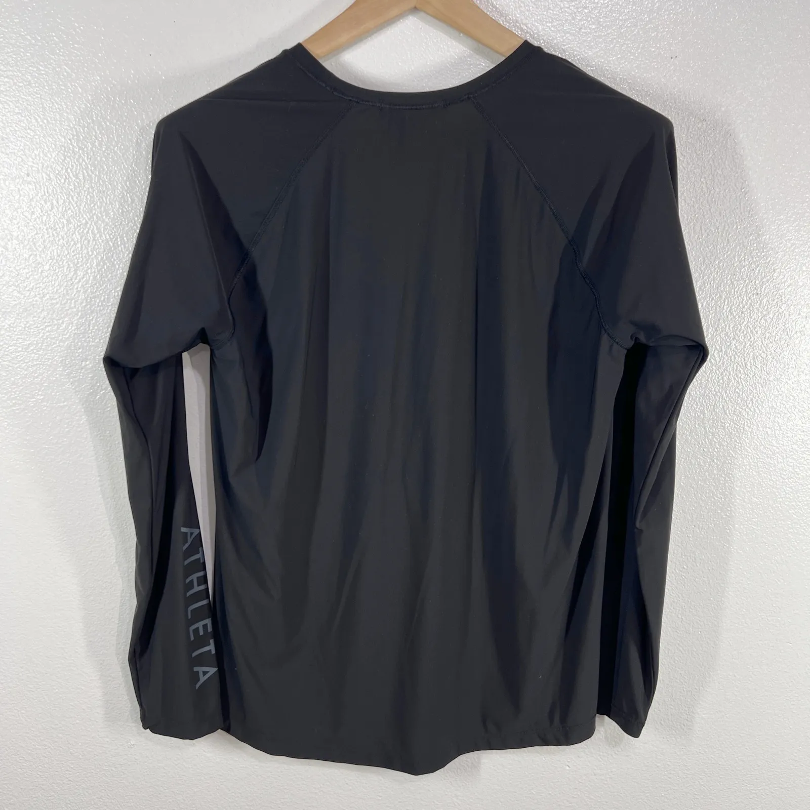 Athleta Aultimate Train Logo Long Sleeve Top Lightweight Athletic Black  Medium‎ - Image 3