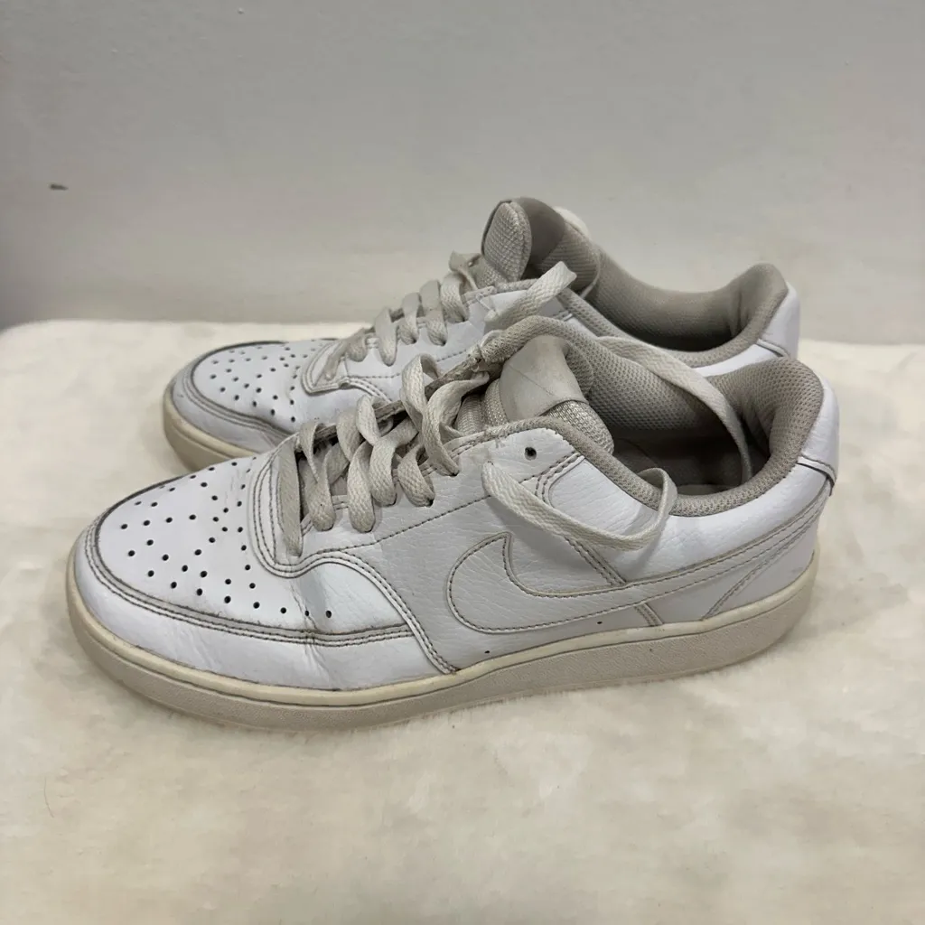 Nike shoes! Air Force 1 White athletic casual Sneakers! Size 9.5 - Image 2