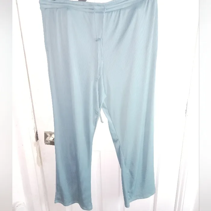 Elegant Women's Sleepwear Set in Light Blue Size XXL - Image 3