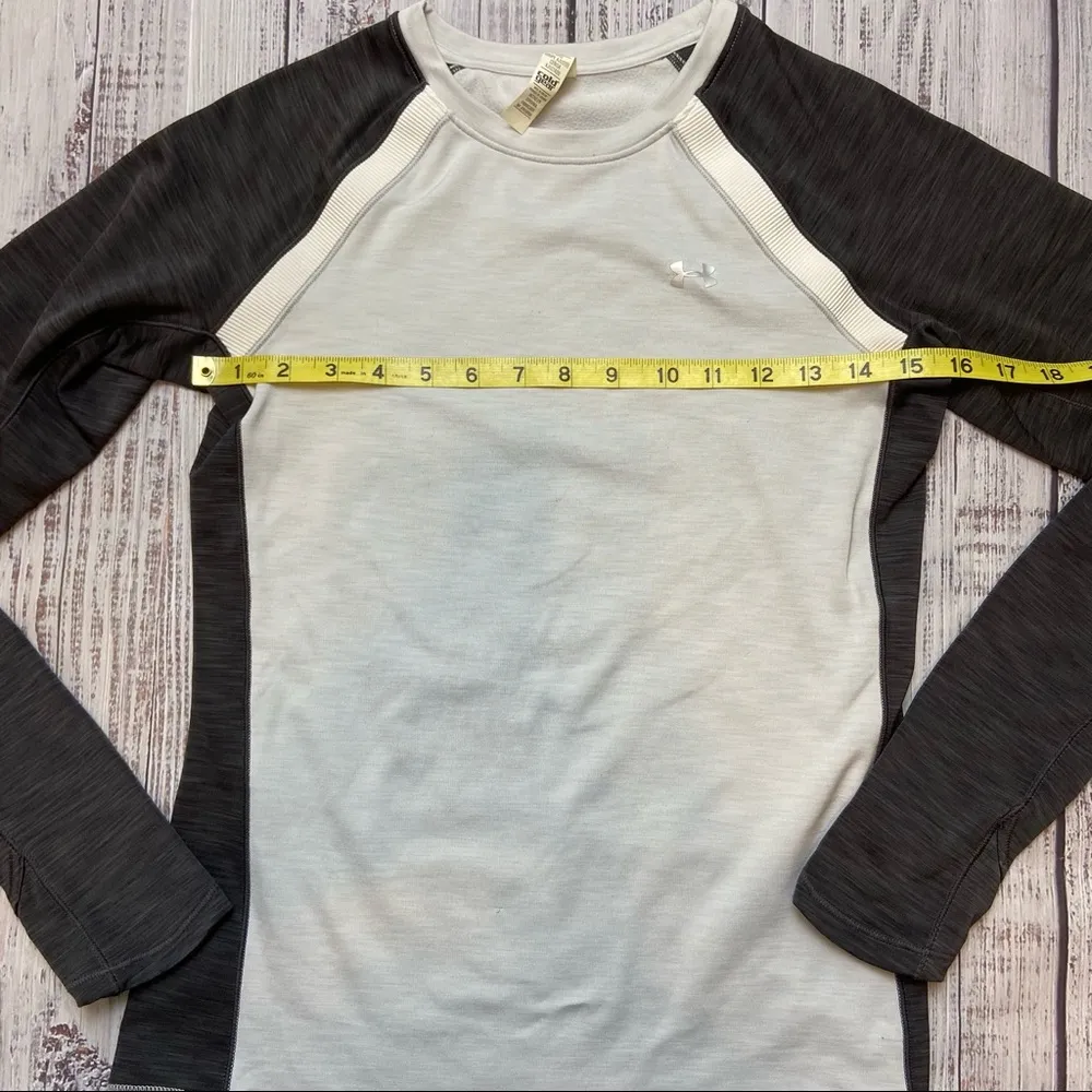 Under Armour Heat Gear Long Sleeve Base Layer. Size Small. - Image 7