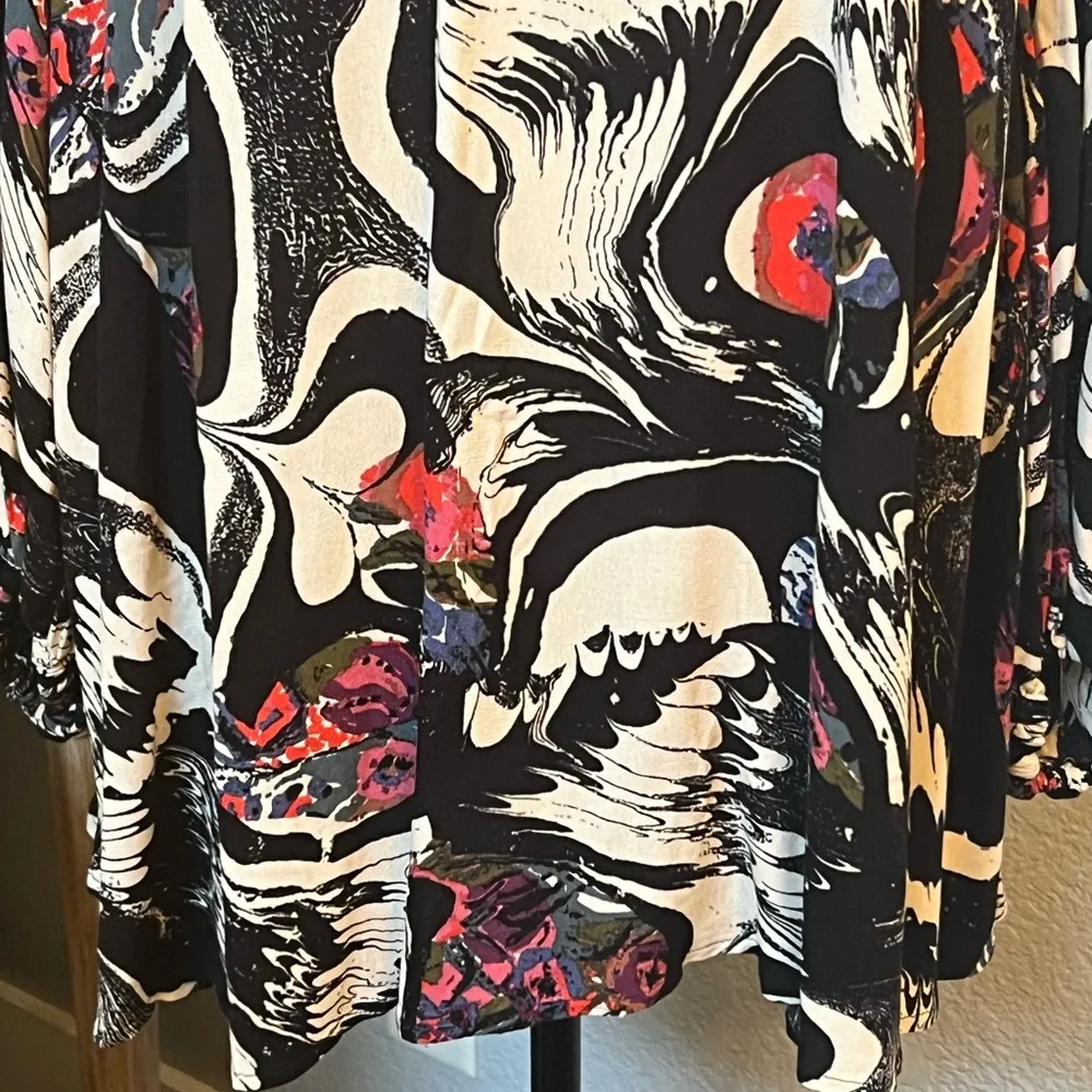 Drift Away Cold Shoulder Long Sleeve Top Size Small - Image 5