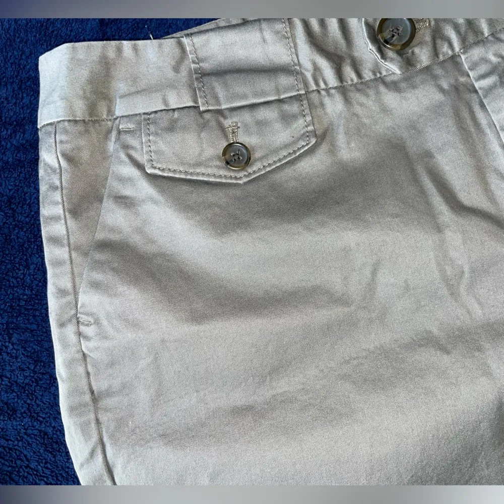 Banana Republic Women's Grayish Shorts size 14 roll-up preppy zip fly chino NWOT - Image 3