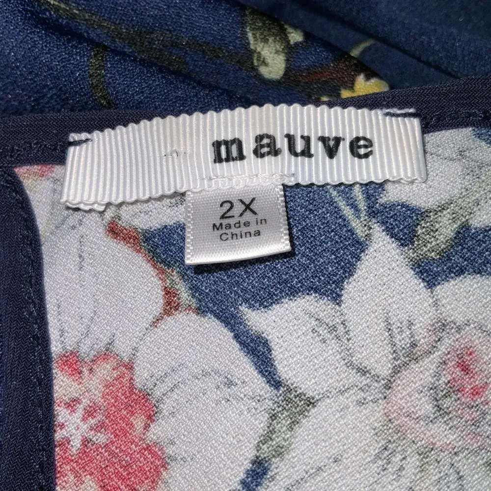 Mauve Blue Floral Sleeveless Stretch Knit Crochet Front Flowy Blouse 2X - Image 10