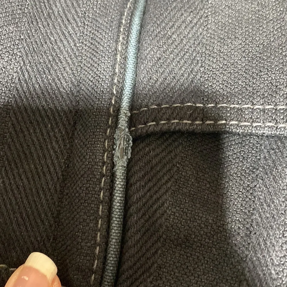 ThirtyOne Womens Black Adjustable Strap Crossbody Bag. 1 Zip & 2 Outside Pockets - Image 9