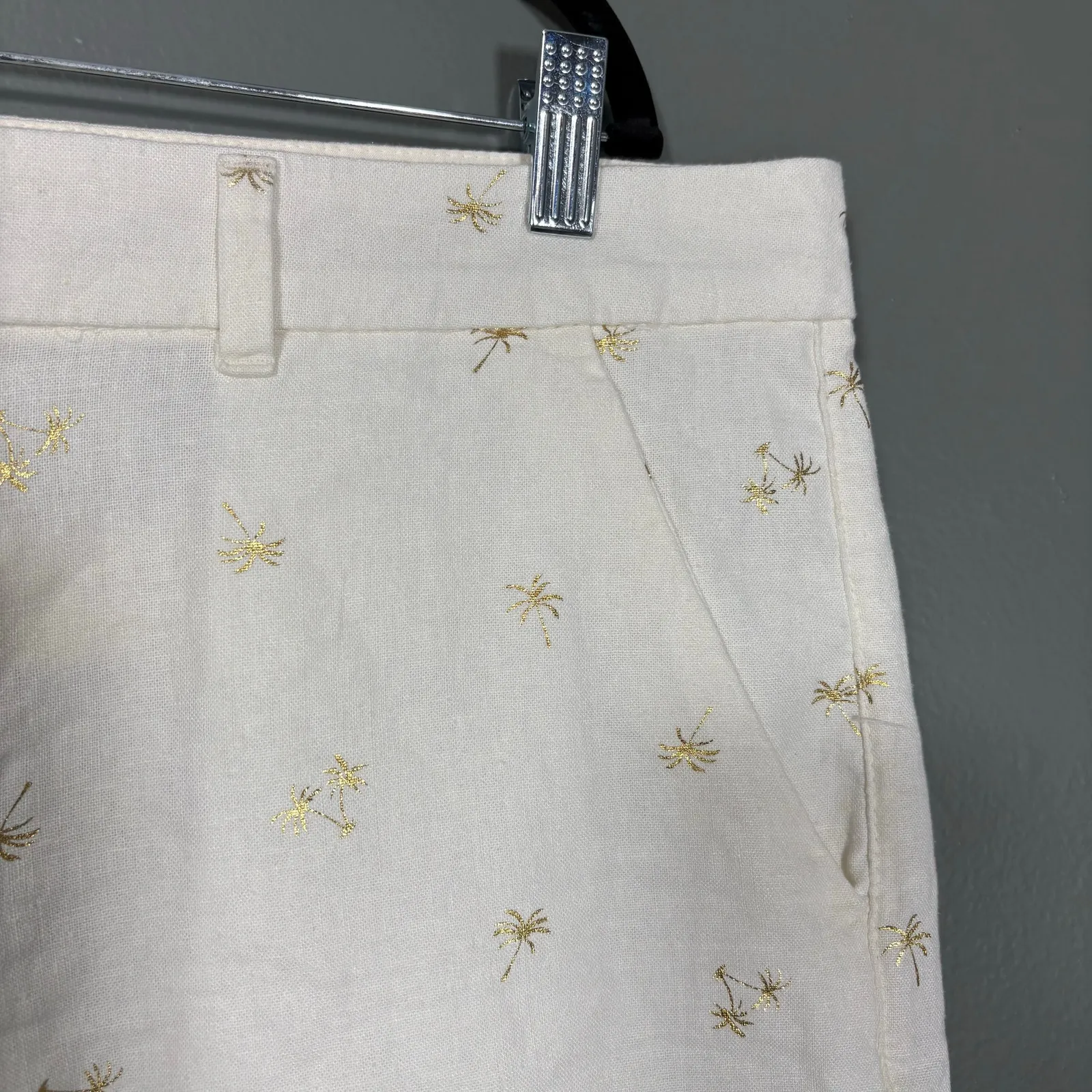 Old Navy Women's White Linen Blend Gold Palm Trees Everyday Shorts - Size 16 - Image 2