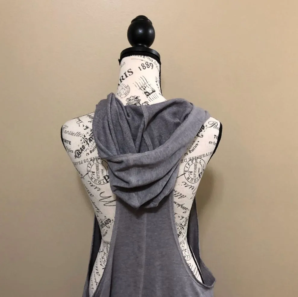 NWOT  Gray Sleeveless Hooded Cardigan L - Image 4
