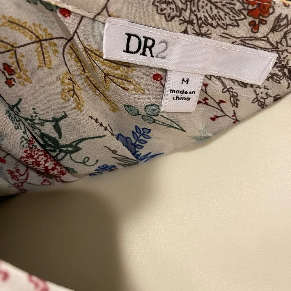 DR2 Floral Split Neck Flowy Boho Style Floral Professional Blouse Blue Size M - Image 3