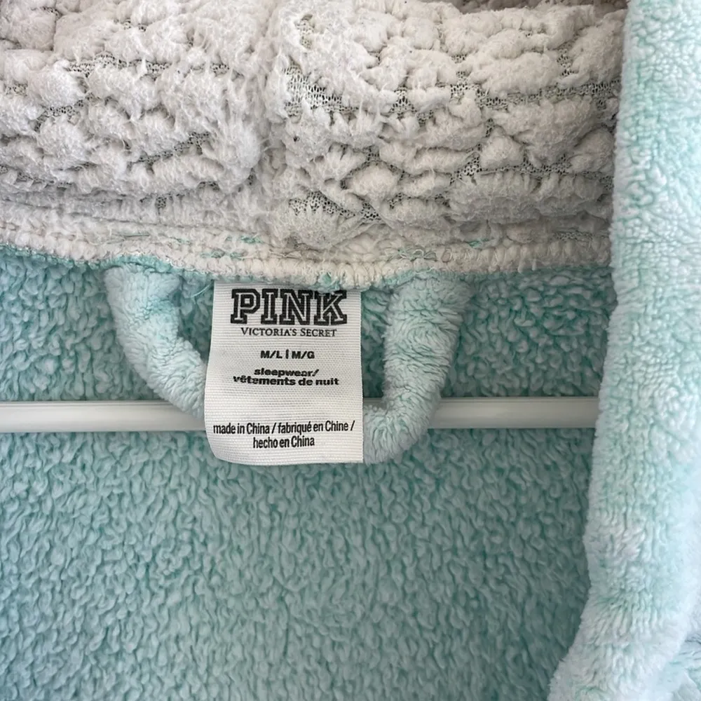 PINK Victoria’s Secret Women’s Light Blue Robe w/ White Fluffy Hood - Size M/L - Image 2