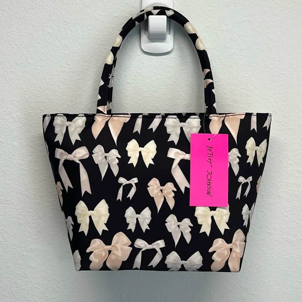🎀 Betsey Johnson Black w/ Pink, Cream & Light Yellow Bows Insulated Lunch Bag 💕 - Image 3