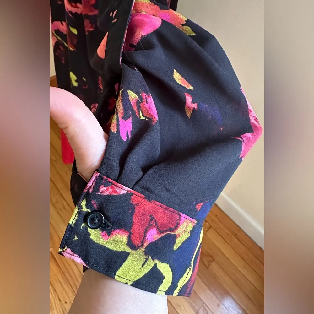 Ava & Vivi Black Pink Red Green Floral Print 3/4th Roll Sleeve Tab  V Ne… - Image 6