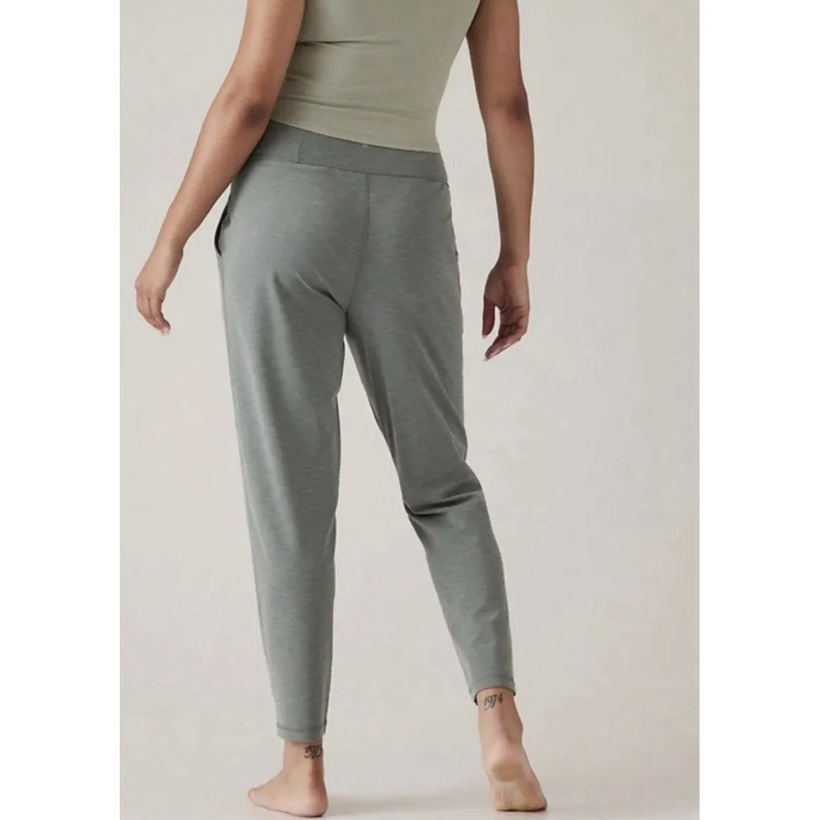 Athleta Elation Pants Heather Green Athleisure Pull On Women's Size Large - Image 2