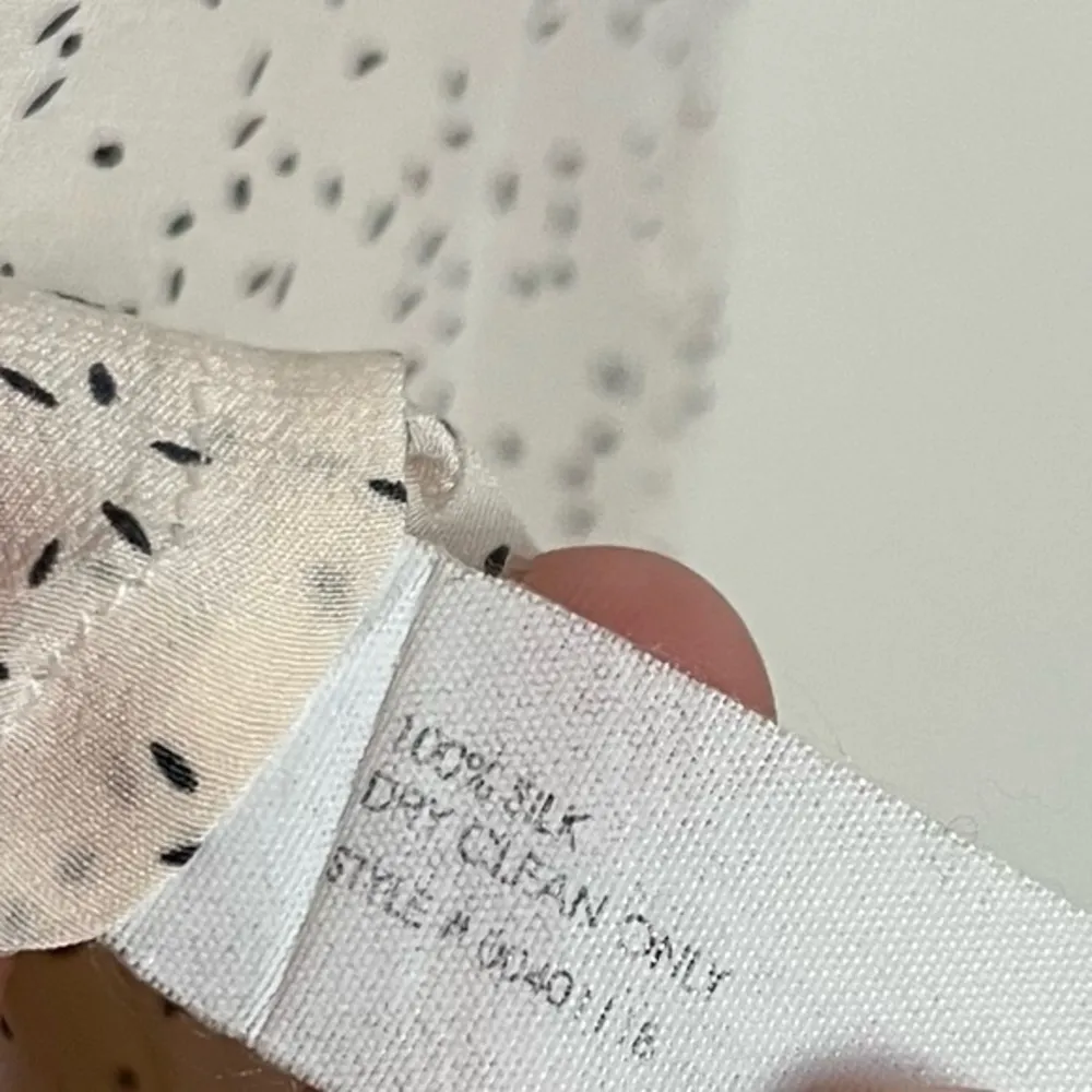 Club Monaco • 100% Silk Pastel Baby Coral Pink Tank Top - Image 80