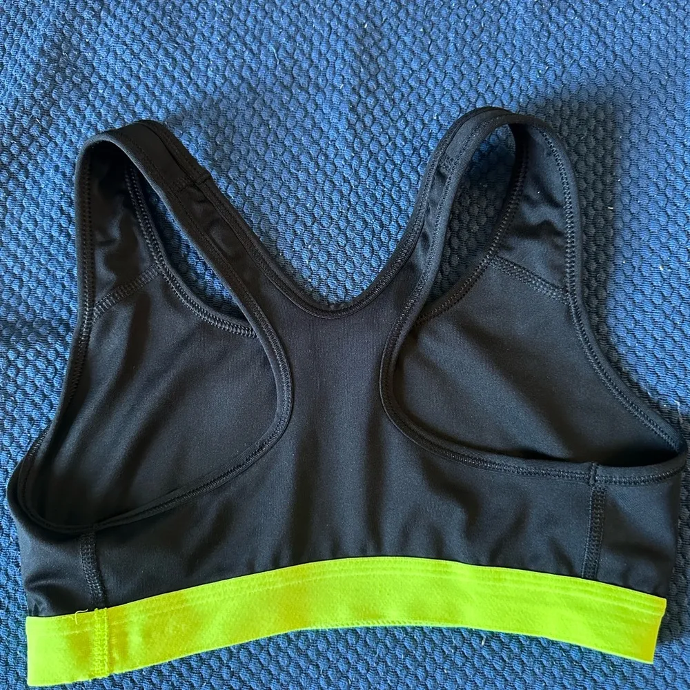 Nike Women's Black and neon green snake logo print sport bra size Small - Image 2