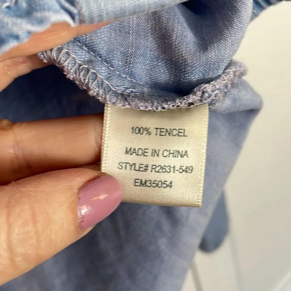 Bella Dahl chambray dual pocket button down split back size small - Image 6