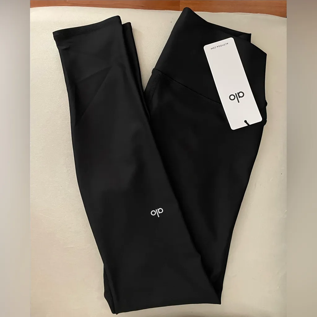 Alo Yoga NWT High Waisted Airlift Leggings in Black Size L - Image 6