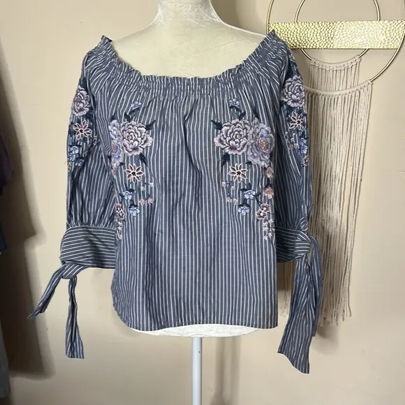 American eagle outfitters • floral embroidered top - Image 13
