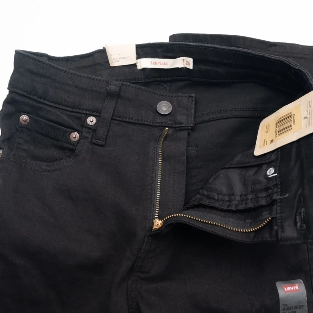 Levis. 726 High Rise Flare Women's Jeans. - Image 8