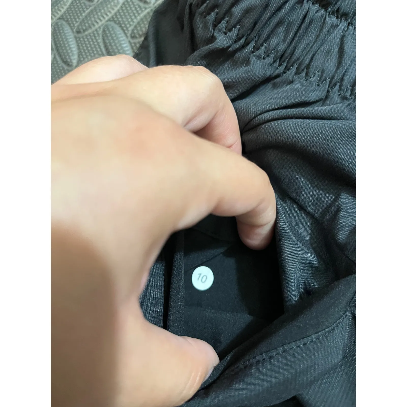 Lululemon High Waisted Rise Women's‎ 10 Cuffed Shorts Tie Waist Gray Pockets - Image 6