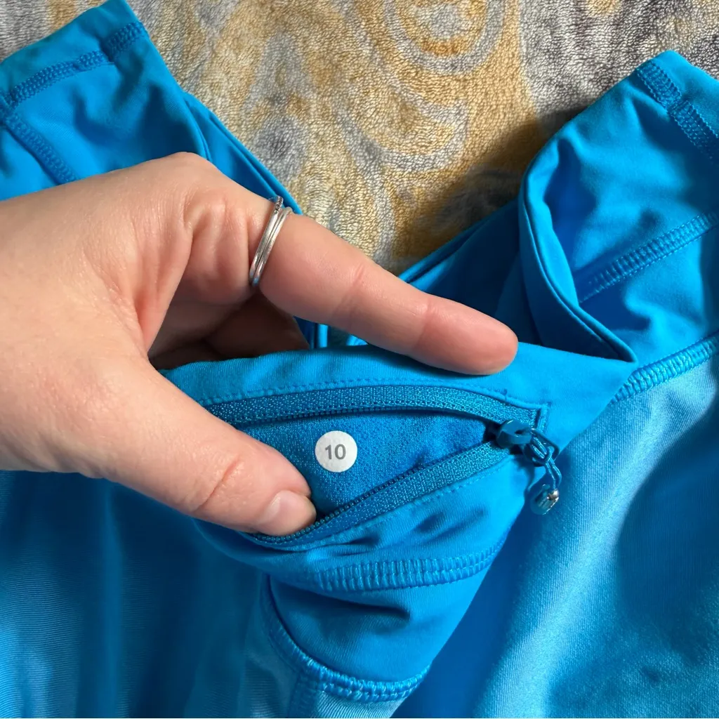 Lululemon mid rise speed up 4" shorts size 10 - Image 5