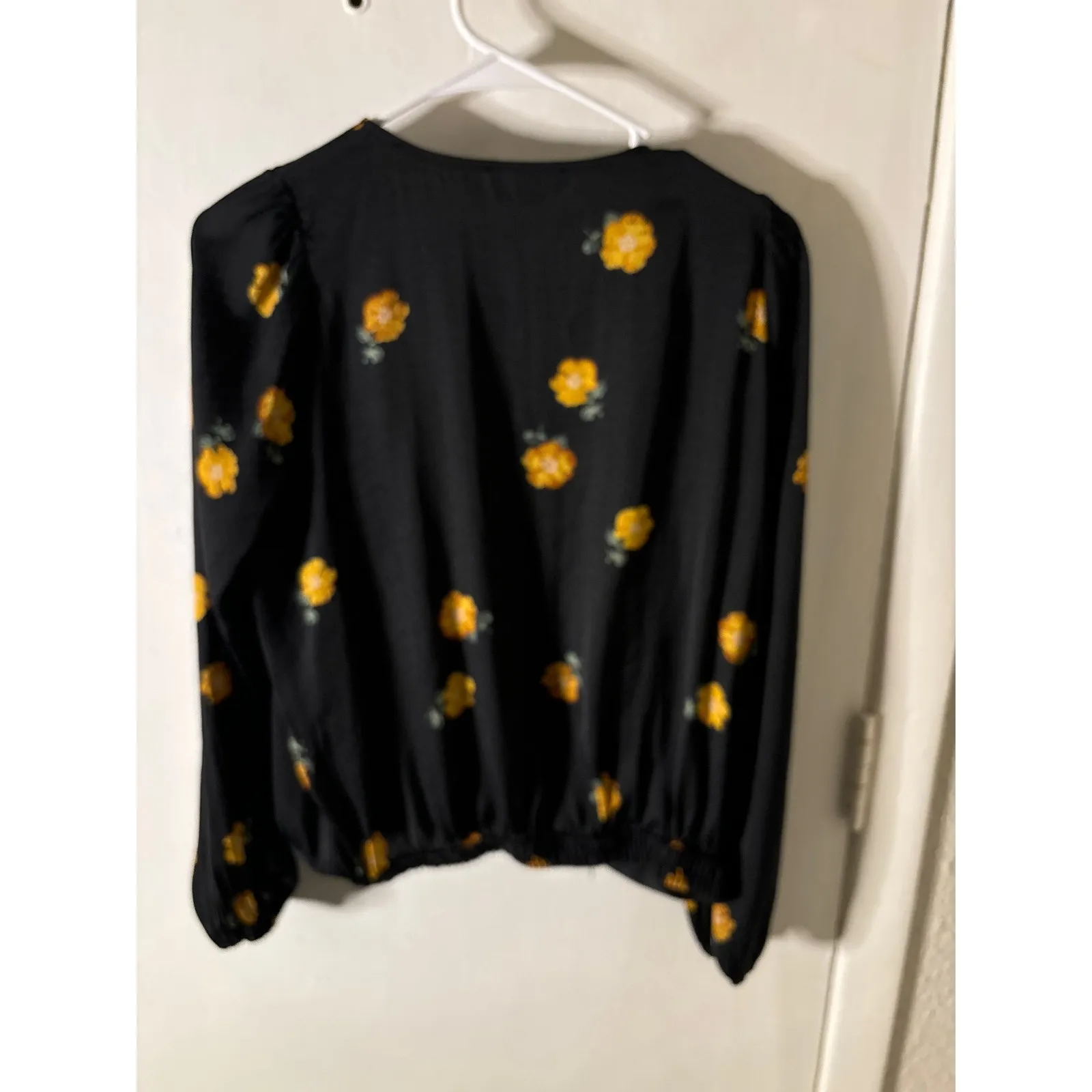 Madewell Bubble-Sleeve Wrap Top in Floating Florets M Black/Multicolor V-Neck - Image 4